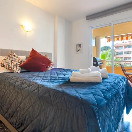 2 Bedrooms With Pool, Terrace And Balcony Фуэнхирола
