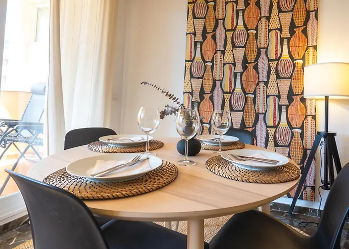 2 Bedrooms With Pool, Terrace And Balcony Фуэнхирола